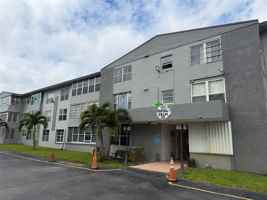 featured image of 120 Royal Palm Rd #301
