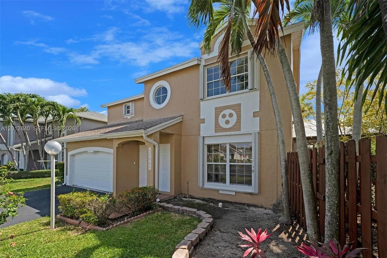 10065 Nw 54th Ter - Photo 3 of 47