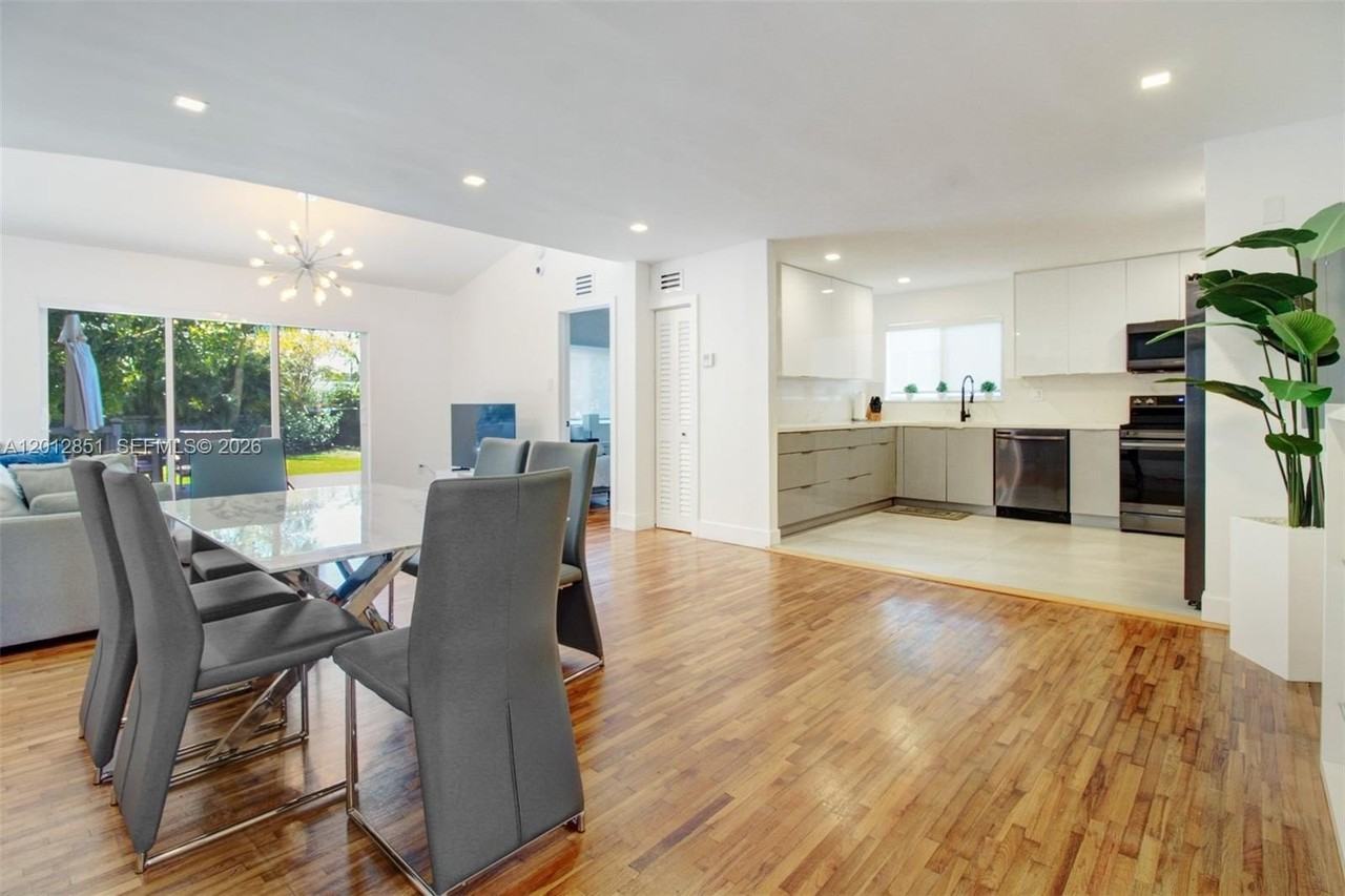 360 Ne 116th St - Photo 2 of 29