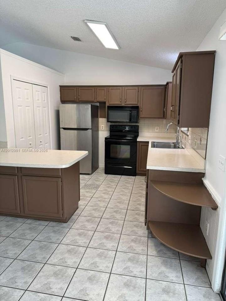 7403 Winter Garden Pkwy - Photo 4 of 27