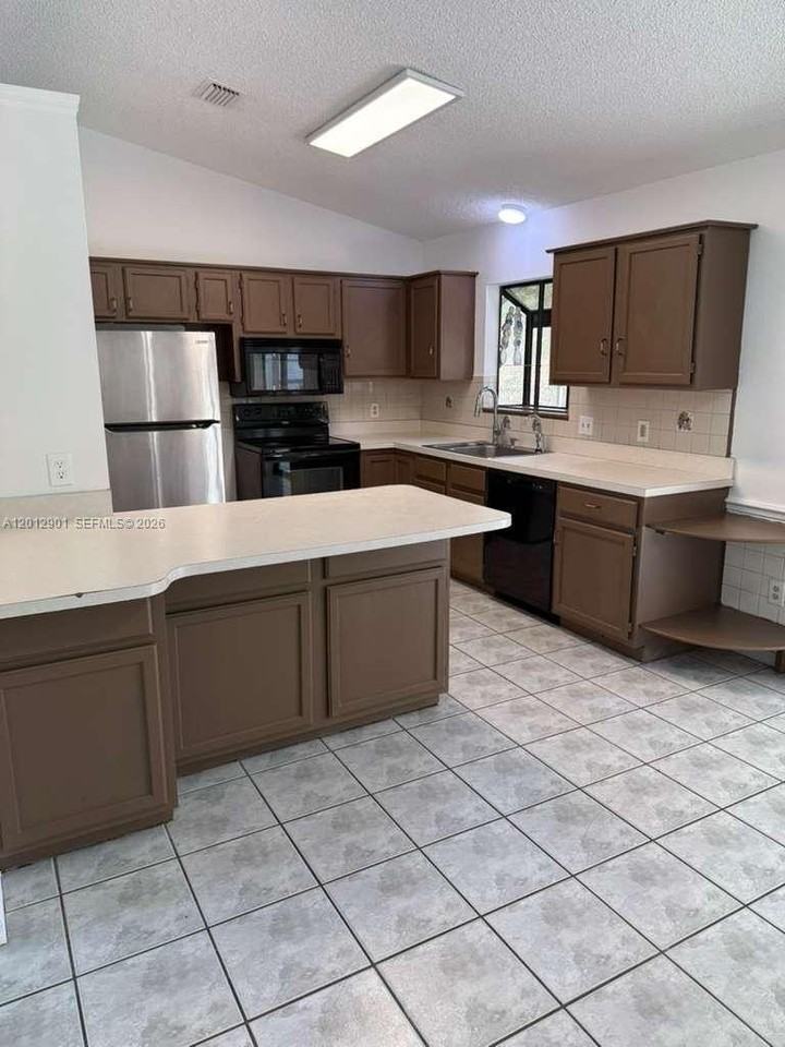 7403 Winter Garden Pkwy - Photo 5 of 27