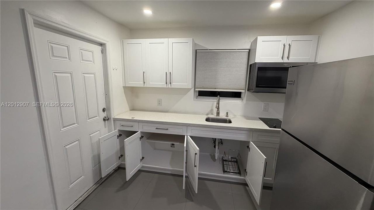 1212 E River Dr #2 - Photo 2 of 6