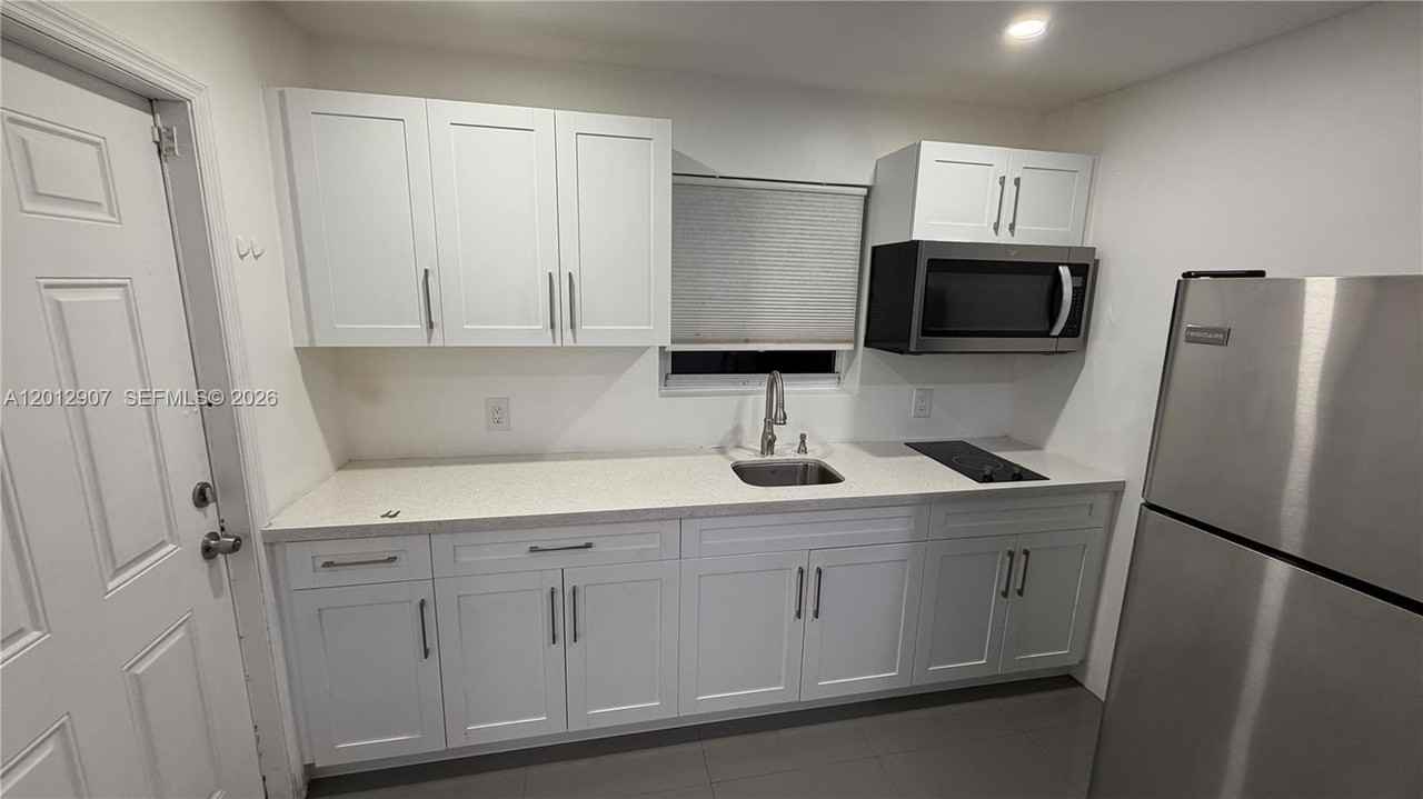 1212 E River Dr #2 - Photo 3 of 6