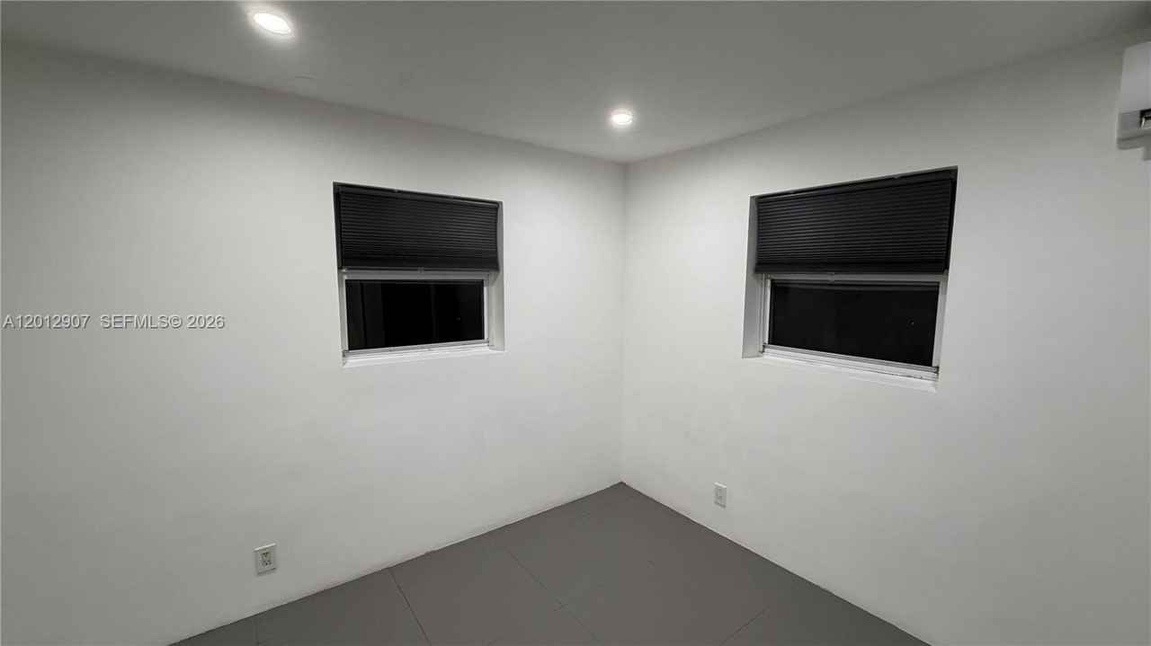 1212 E River Dr #2 - Photo 5 of 6