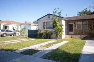 5860 Sw 9th St #A - Photo 1 of 1