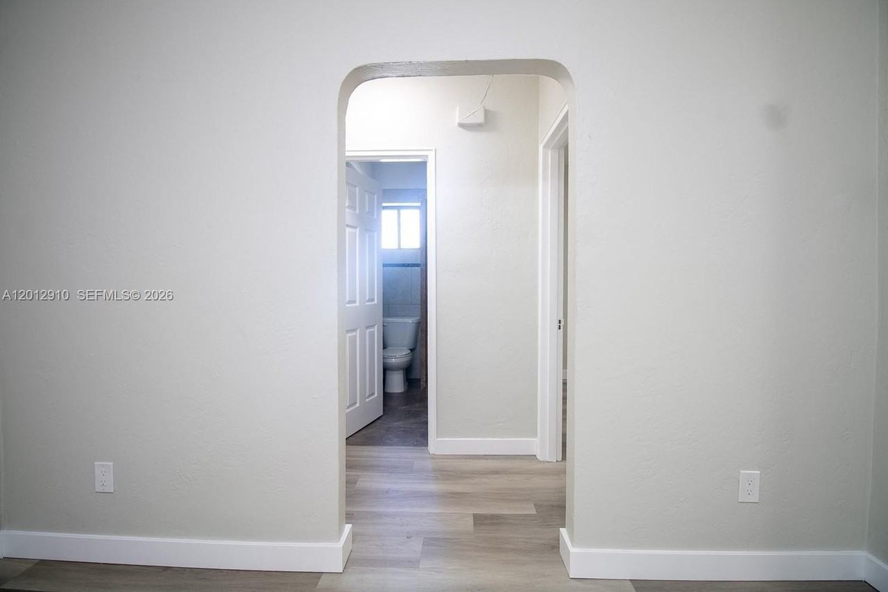 5860 Sw 9th St #A - Photo 4 of 20