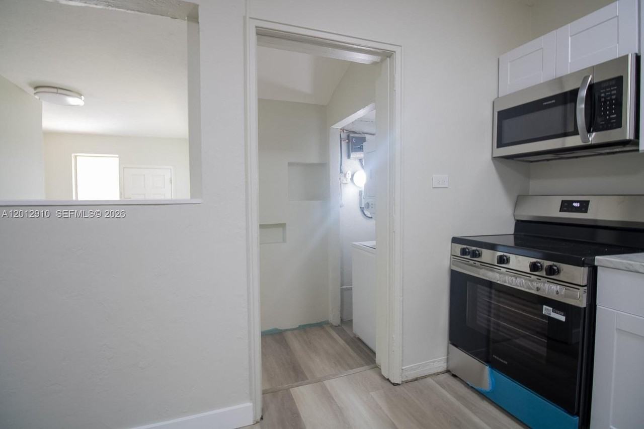 5860 Sw 9th St #A - Photo 7 of 20