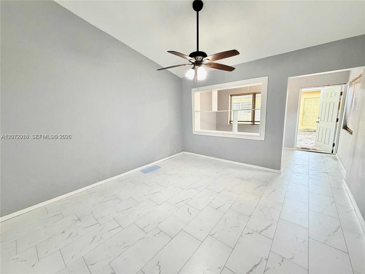 836 Nw 12th Ter #2 - Photo 4 of 18