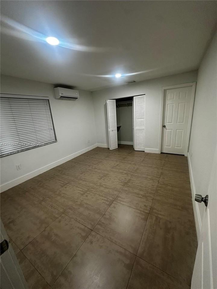18560 Sw 128th Ave #B - Photo 3 of 9