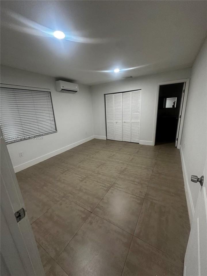 18560 Sw 128th Ave #B - Photo 5 of 9