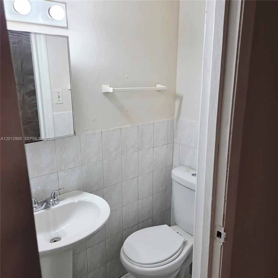 5871 Nw 199th St #5871R - Photo 6 of 7