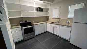 featured image of 834 Sw 11th St #C