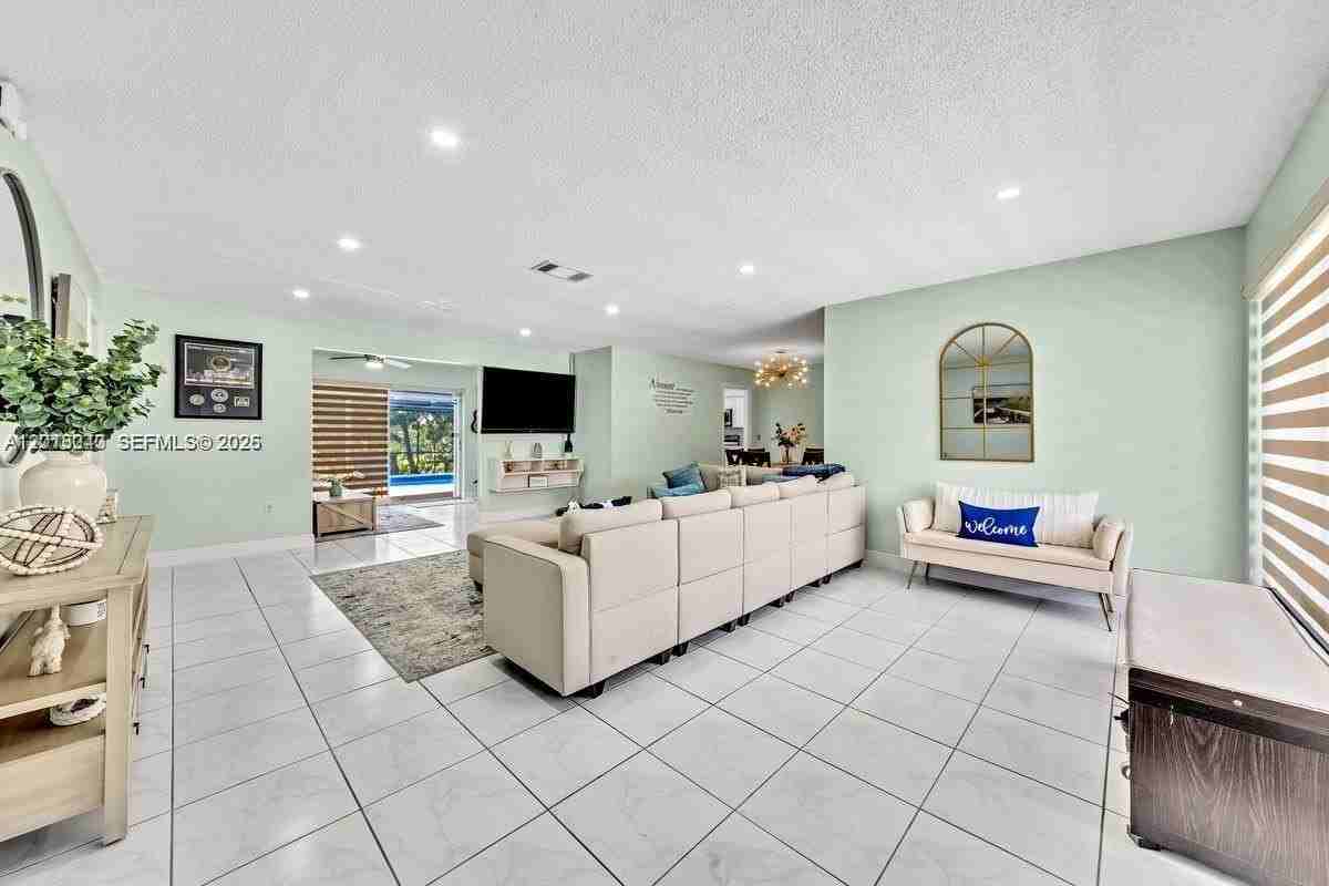 8830 Nw 3rd St - Photo 5 of 17
