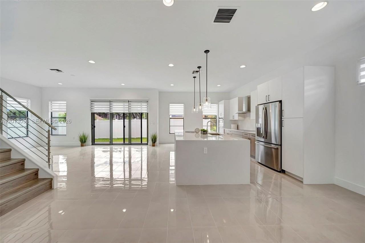1454 Sw 23rd St - Photo 2 of 50