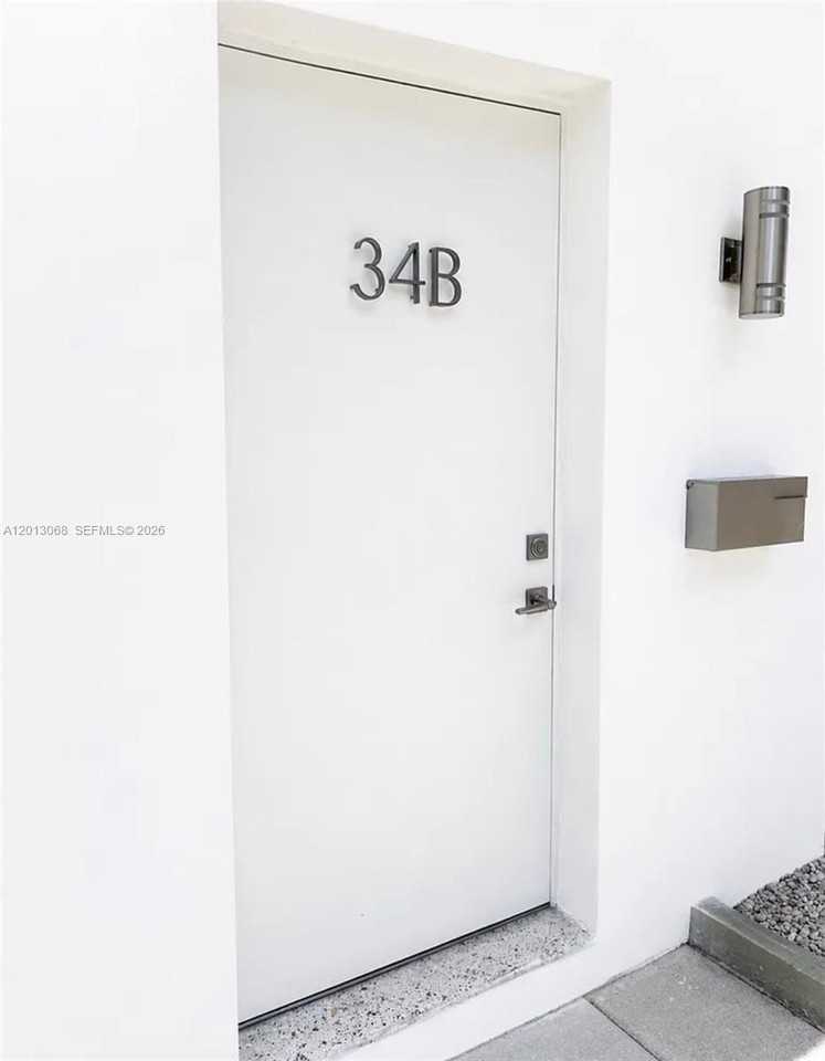 34 Se 1st Ave #B - Photo 2 of 8