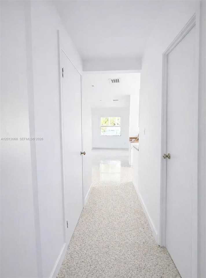34 Se 1st Ave #B - Photo 5 of 8