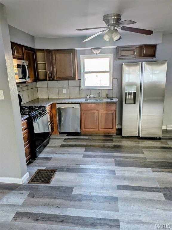 11009 Ivan Ave - Photo 2 of 10