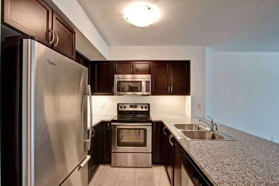 25 Lower Simcoe Street #803 - Photo 2 of 18