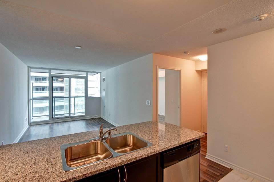 25 Lower Simcoe Street #803 - Photo 7 of 18