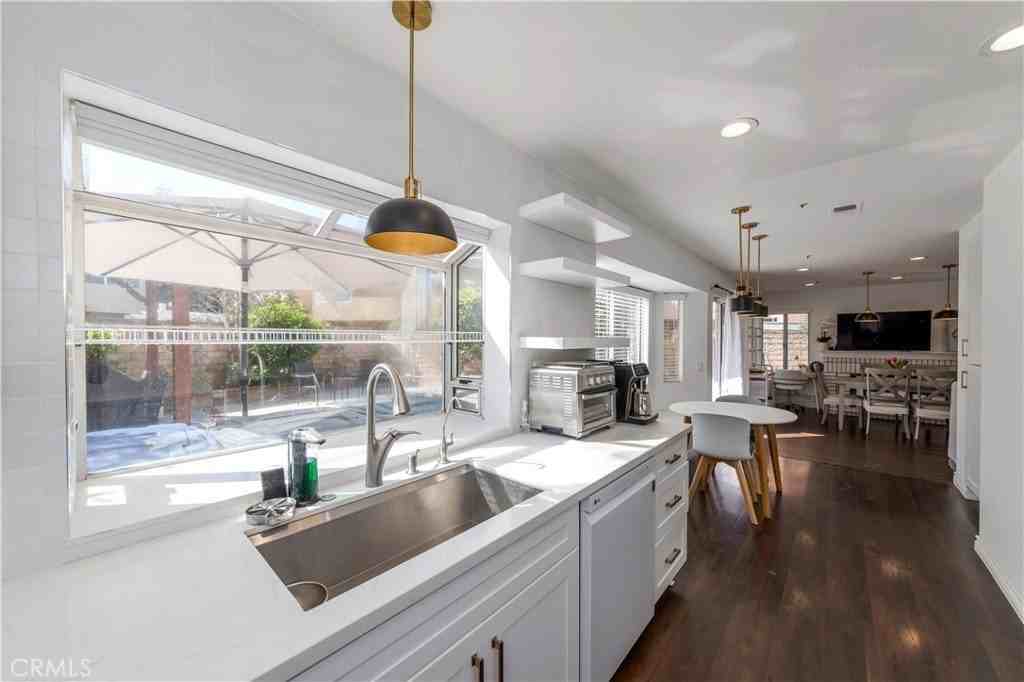 5621 Rostrata Ave - Photo 5 of 30