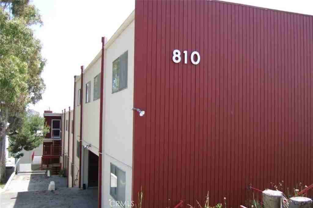 810 E Grand Ave - Photo 4 of 13