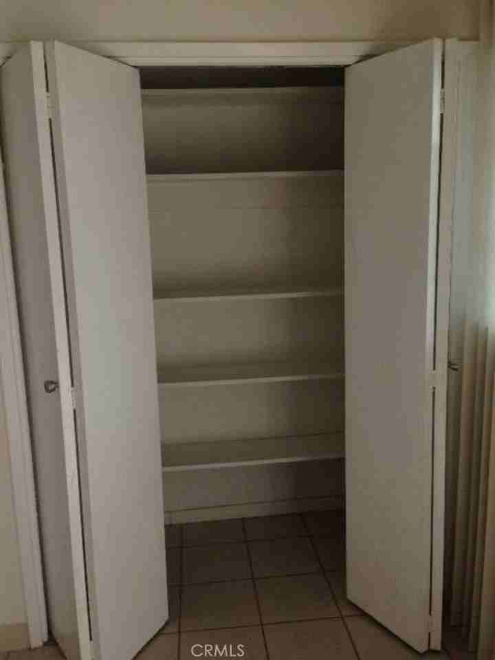 810 E Grand Ave - Photo 5 of 13