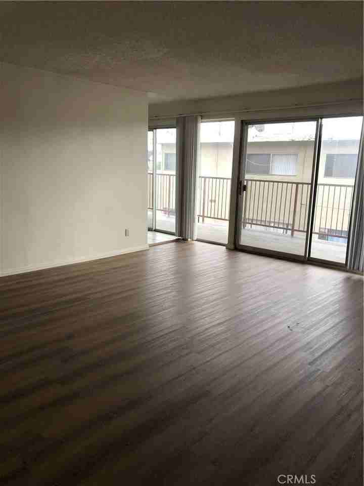 810 E Grand Ave - Photo 6 of 13