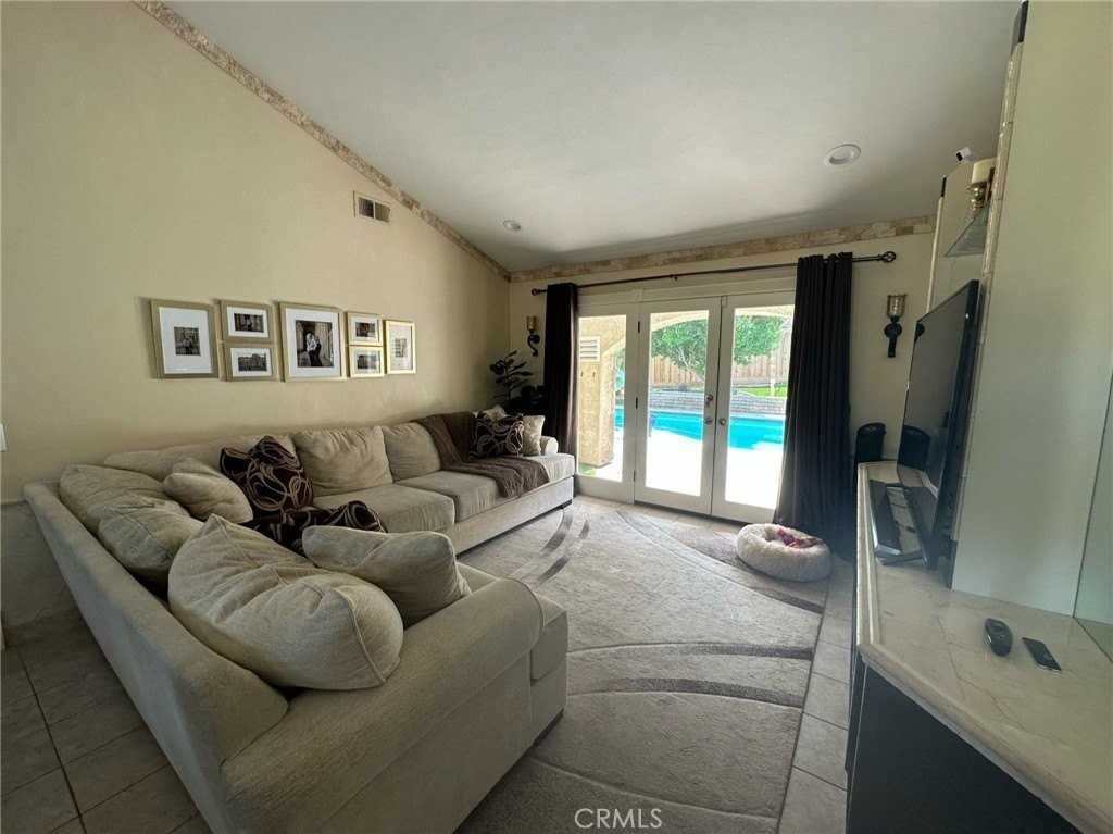11296 Heathcliff Dr - Photo 3 of 19