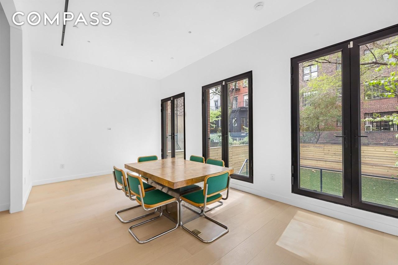 442 W 22nd St #TH - Photo 3 of 17