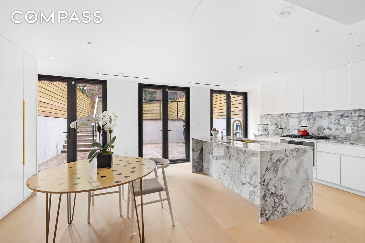 442 W 22nd St #TH - Photo 4 of 17