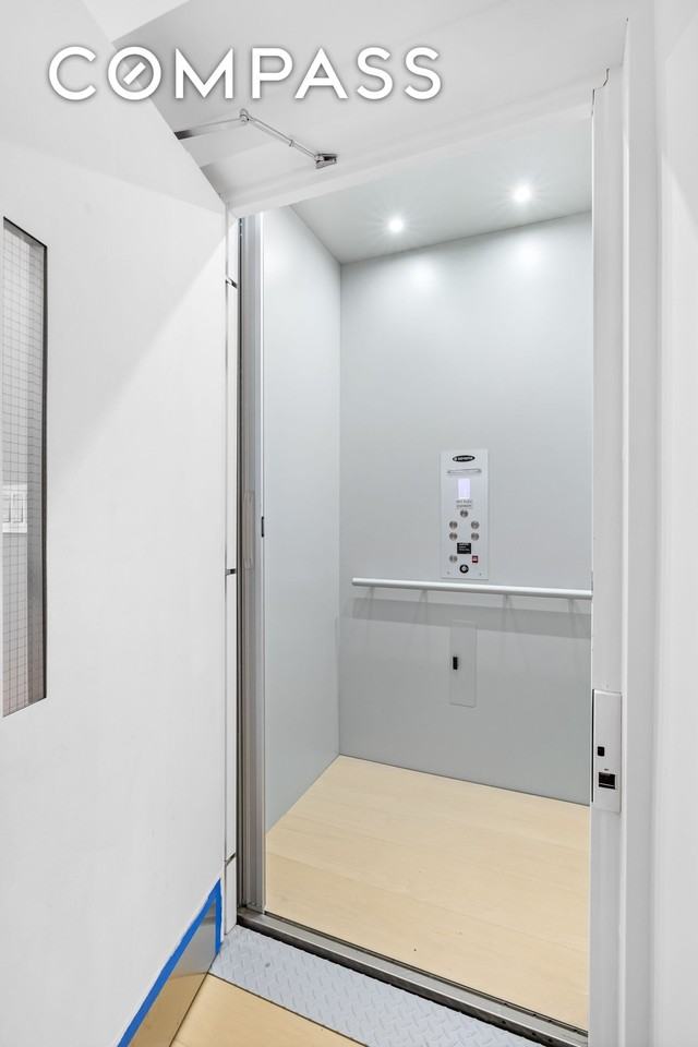 442 W 22nd St #TH - Photo 7 of 17