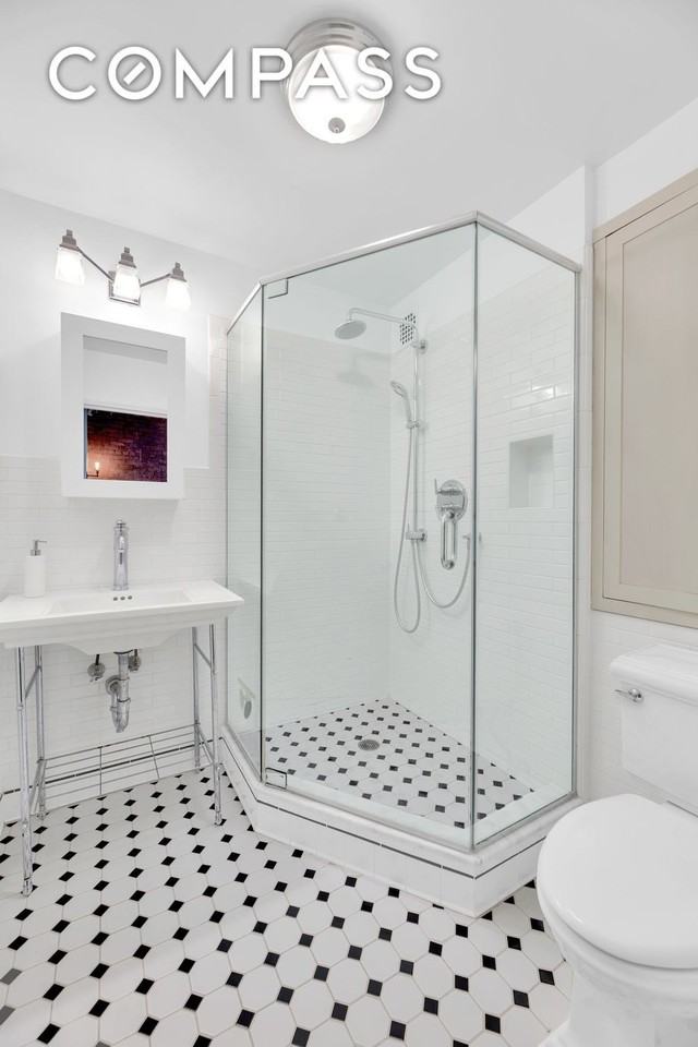 23 E 10th St #321 - Photo 4 of 9