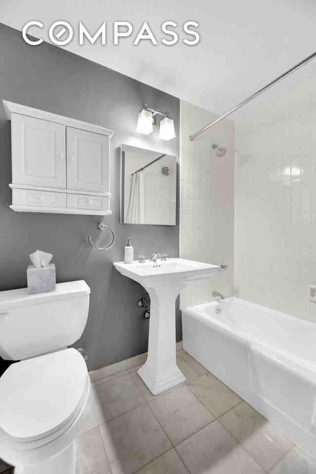 23 E 10th St #321 - Photo 6 of 9