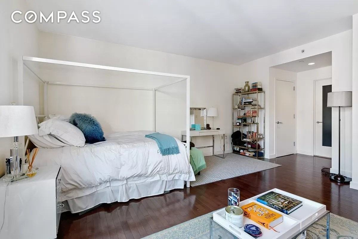 225 E 34th St #9A - Photo 2 of 14