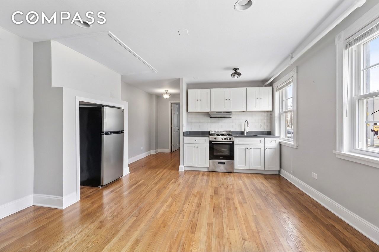 360 Washington Ave #1R - Photo 2 of 9