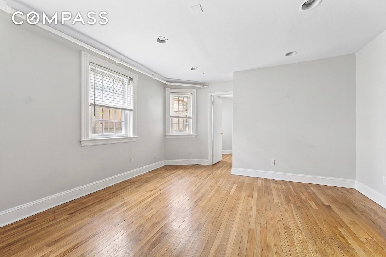 360 Washington Ave #1R - Photo 4 of 9