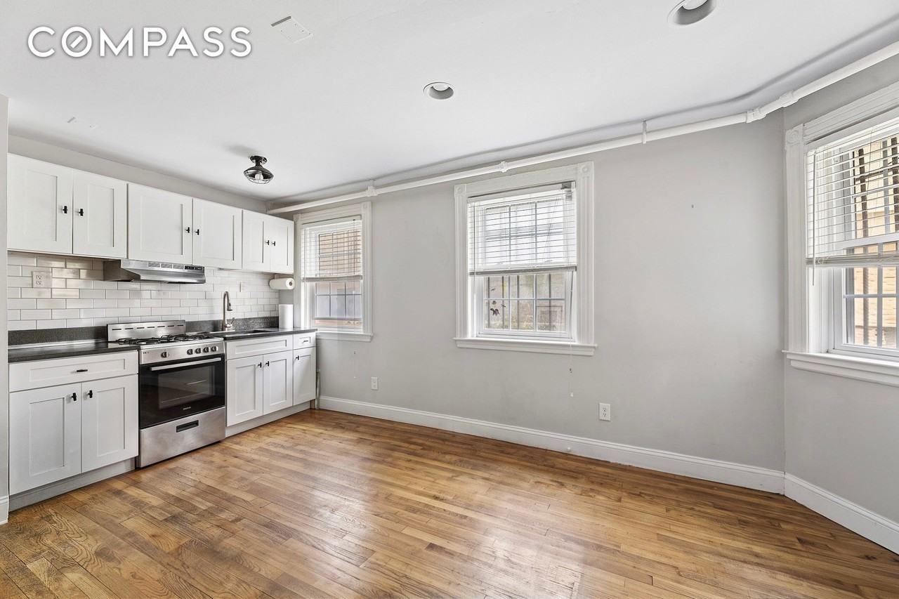 360 Washington Ave #1R - Photo 6 of 9