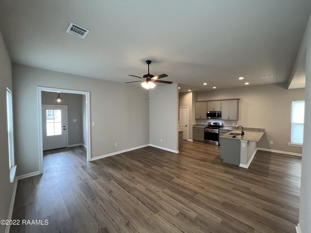307 Grassy Meadows Ln - Photo 6 of 34