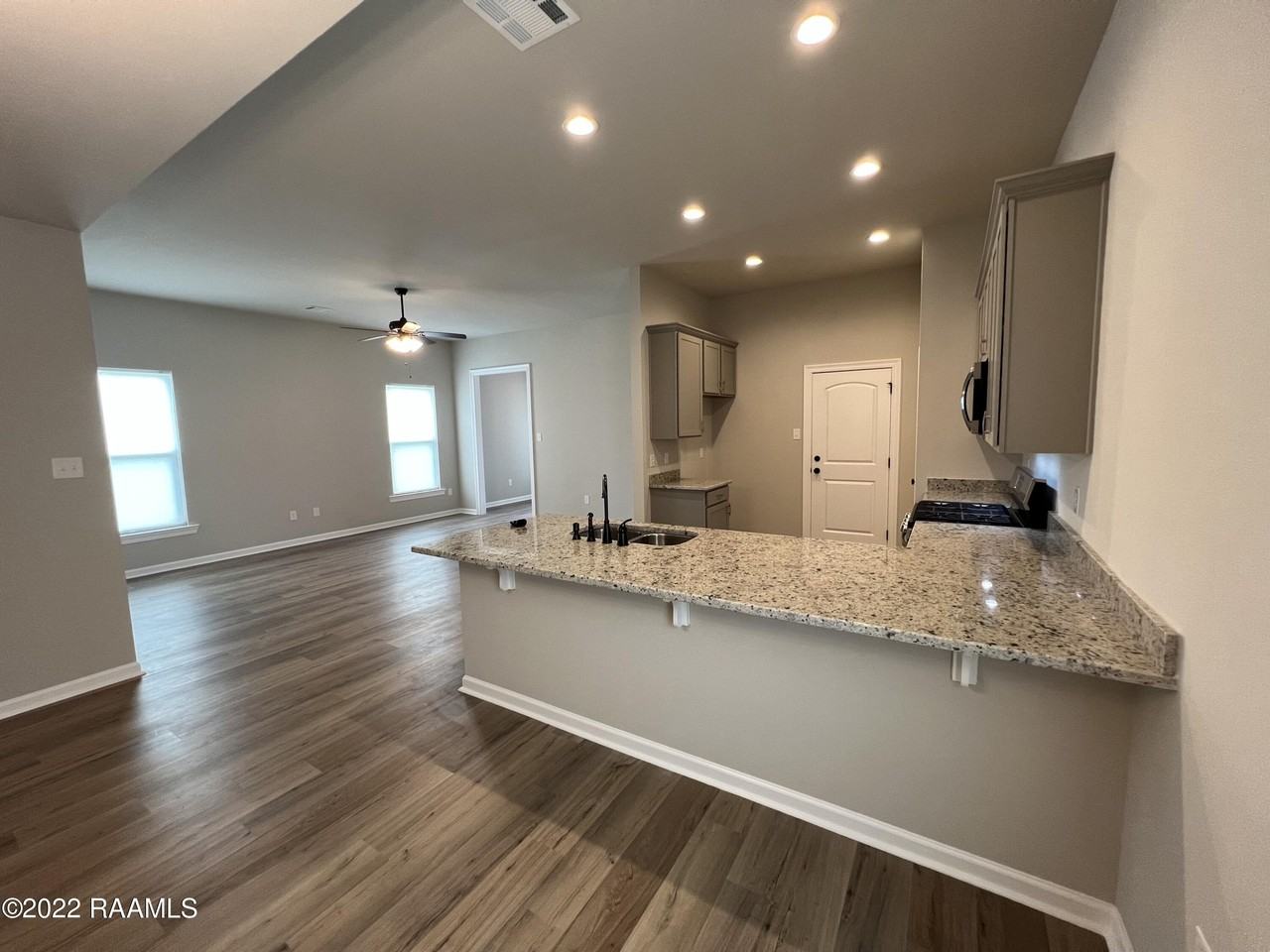 307 Grassy Meadows Ln - Photo 7 of 34