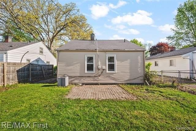 2314 Barrett Ave - Photo 4 of 21
