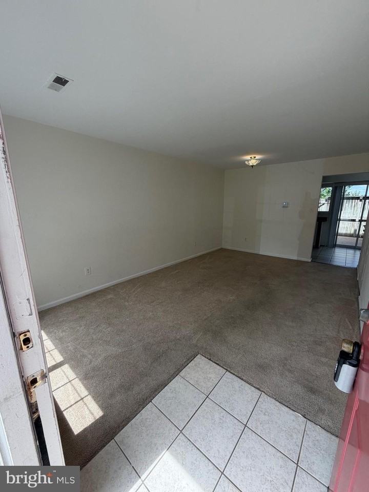 332 Lancaster Sq - Photo 6 of 15