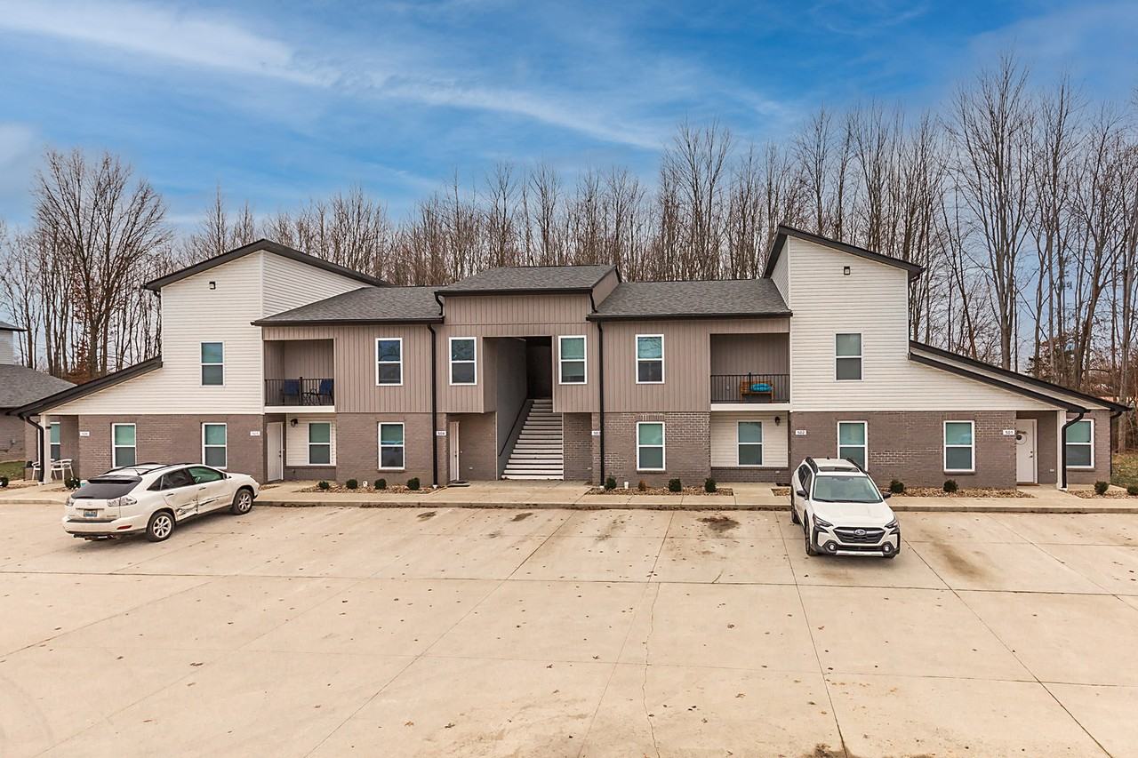 404 Court Yard Lane - Photo 2 of 13