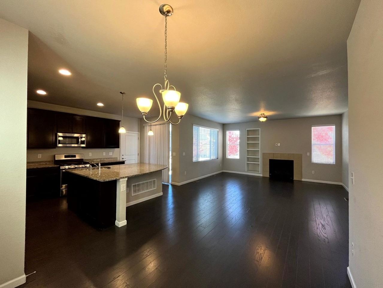 12712 Zenobia St - Photo 5 of 27