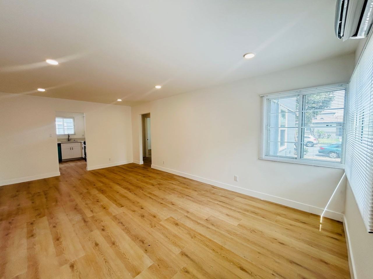 9011 Ramsgate Ave - Photo 3 of 10