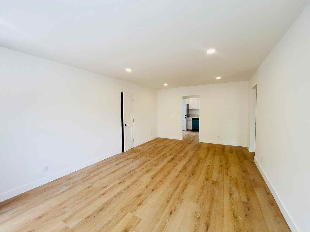 9011 Ramsgate Ave - Photo 4 of 10