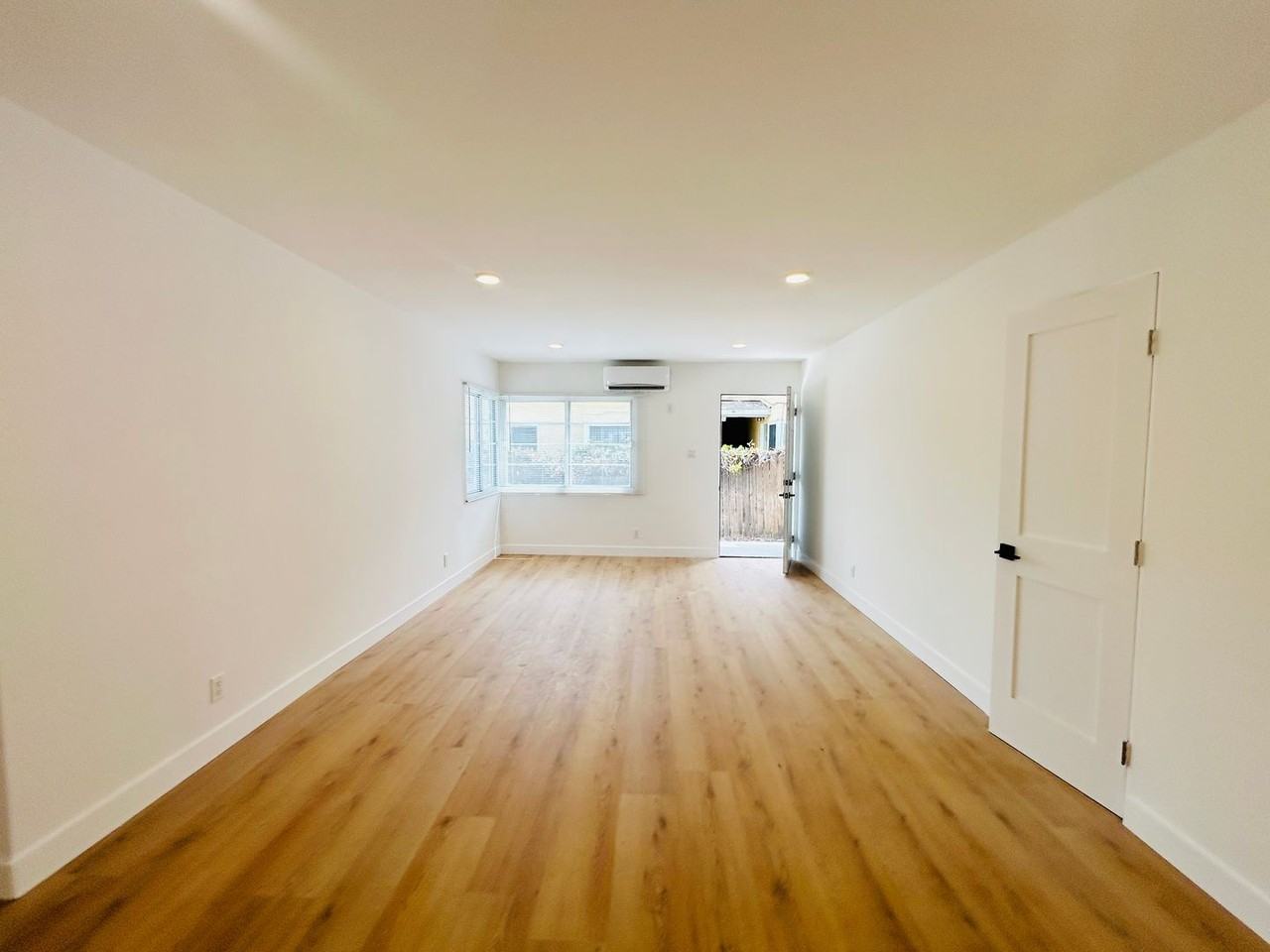 9011 Ramsgate Ave - Photo 5 of 10