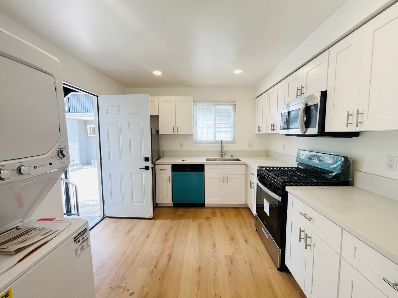 9011 Ramsgate Ave - Photo 6 of 10