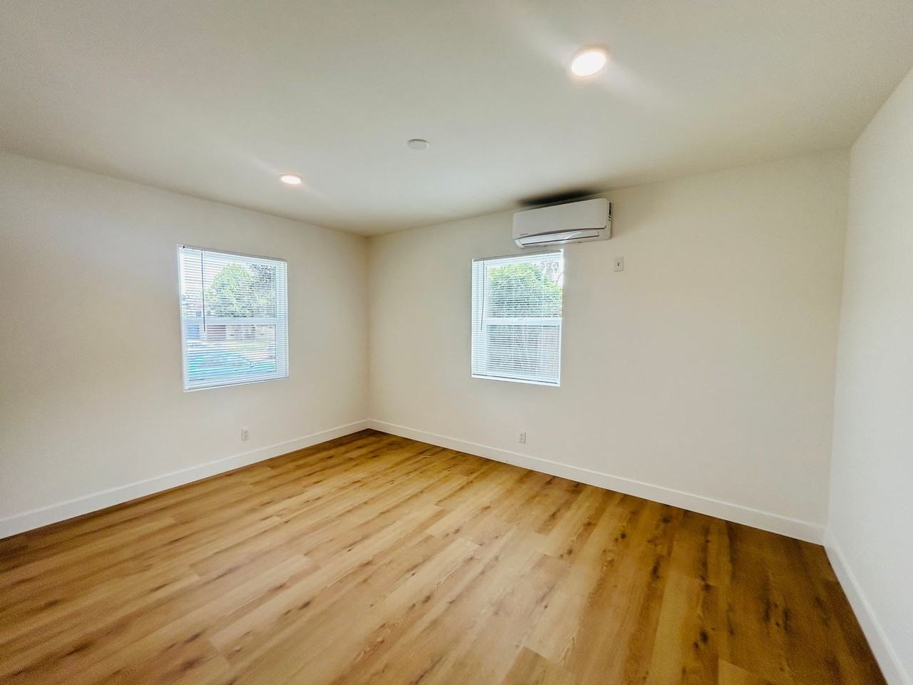 9011 Ramsgate Ave - Photo 7 of 10