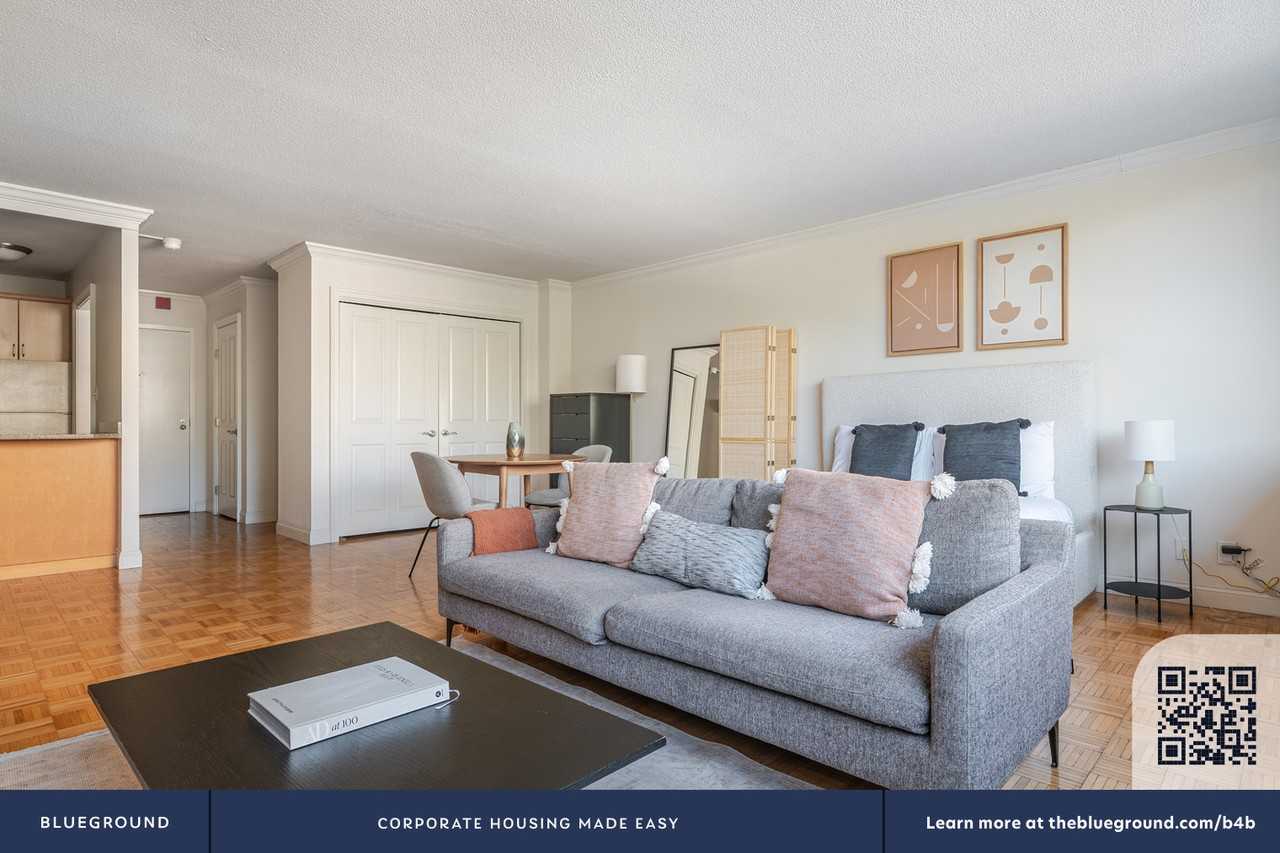 221 Massachusetts Avenue - Photo 6 of 55