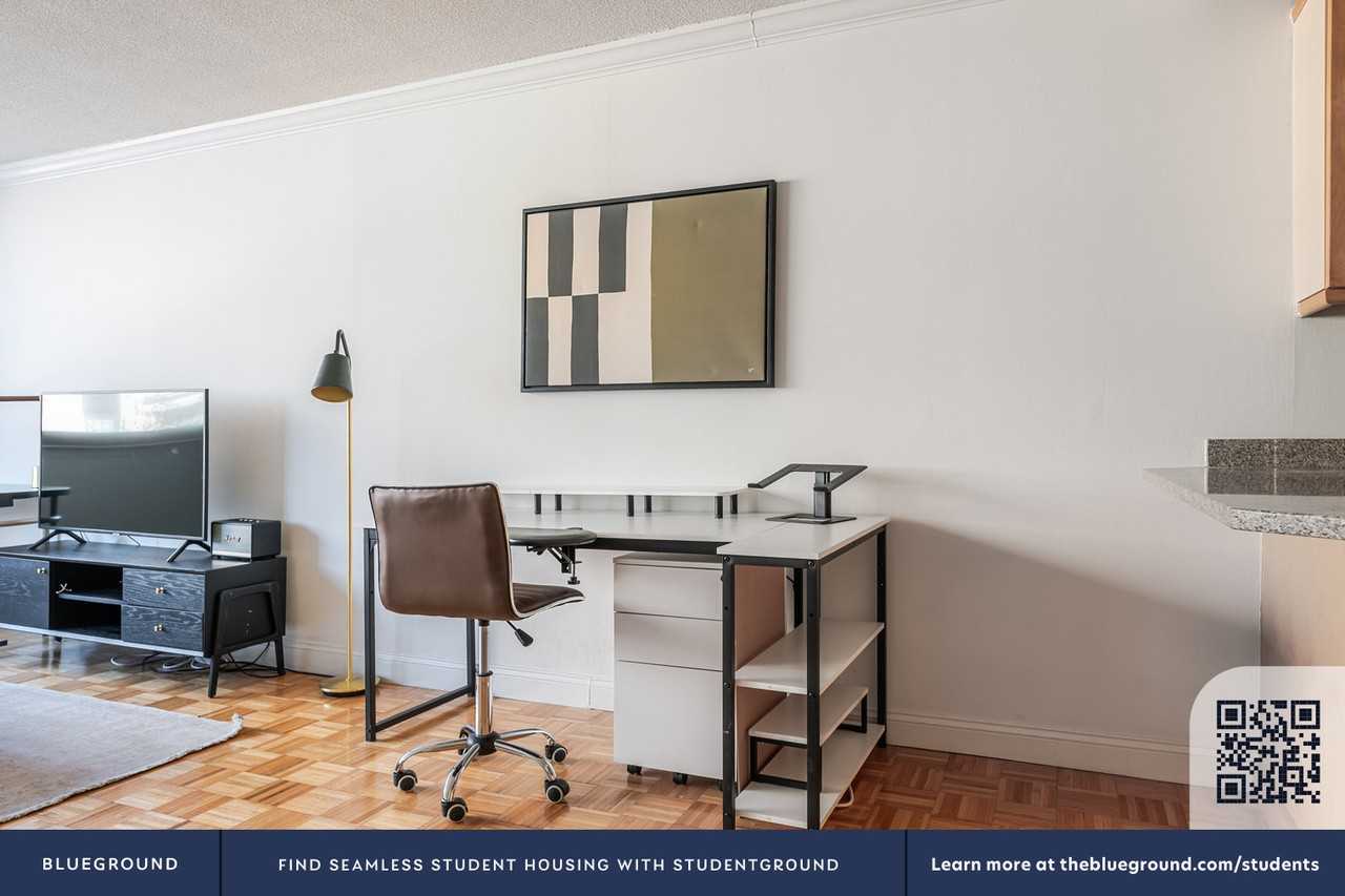 221 Massachusetts Avenue - Photo 7 of 55